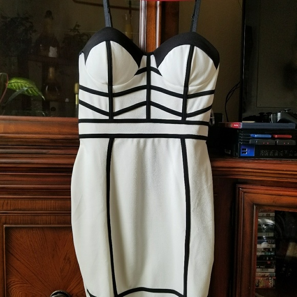 Dress - Picture 3 of 3
